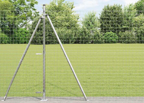 Havehegn i metal-mesh med stolper.