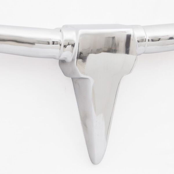 Vægmonteret dekorativt tyrehoved i aluminium 96 cm sølv