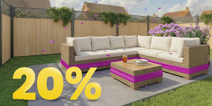 Rattan hjørnesofa til haven med beige hynder og træbord på solrig terrasse, omgivet af blomster og træhegn, med banner for 20 % forårsrabat.
