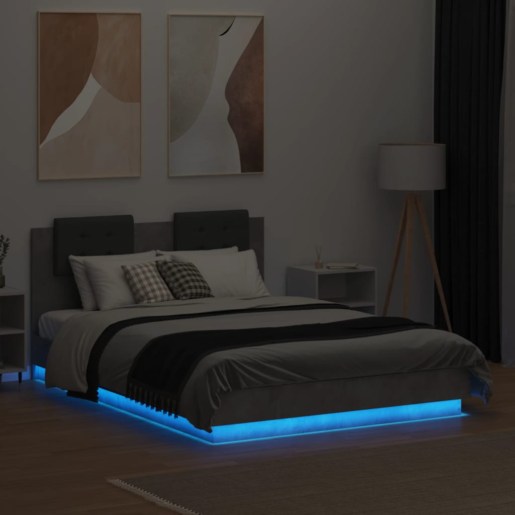 vidaXL sengeramme med sengegavl og LED-lys 140x190 cm betongrå