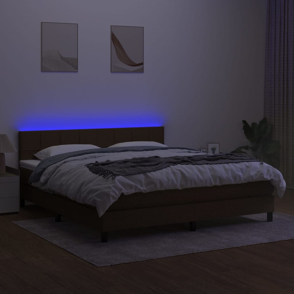 vidaXL kontinentalseng med LED-lys 180x200 cm stof mørkebrun